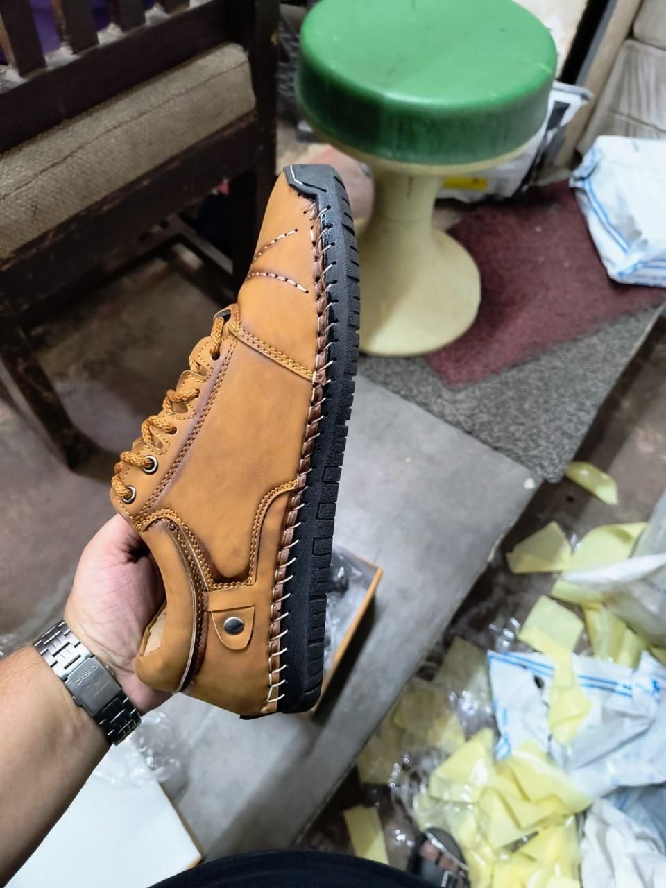 Men’s Casual Tan Leather Shoes – Lightweight Synthetic Lace-Up with Rubber Sole
