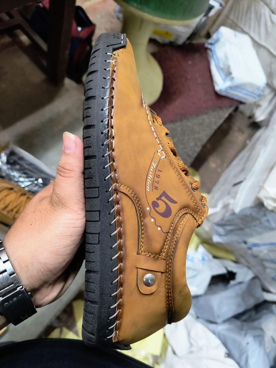 Men’s Casual Tan Leather Shoes – Lightweight Synthetic Lace-Up with Rubber Sole